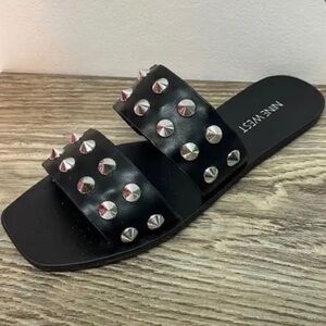 Nine West 🖤 Studded flat black sandals